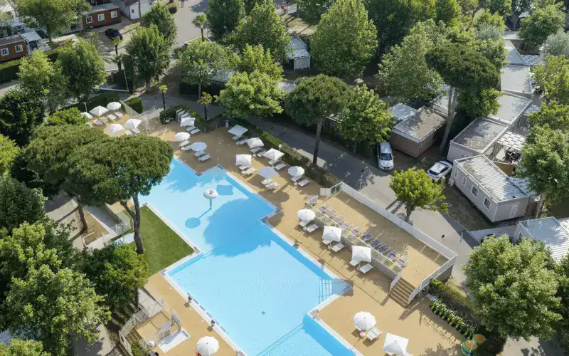 Wellness swimming pool